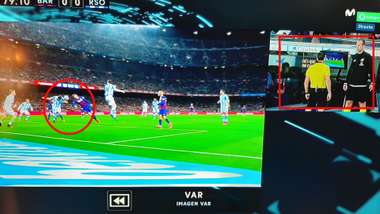 Penalti por mano en el Barcelona-Real Sociedad