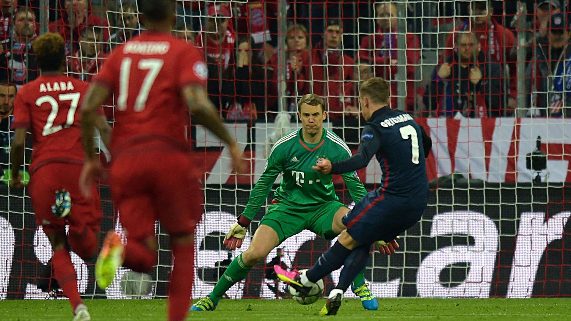 Antoine Griezmann scores Manuel Neuer Bayern Munich Atletico Madrid Champions League SF Second Leg 03052016