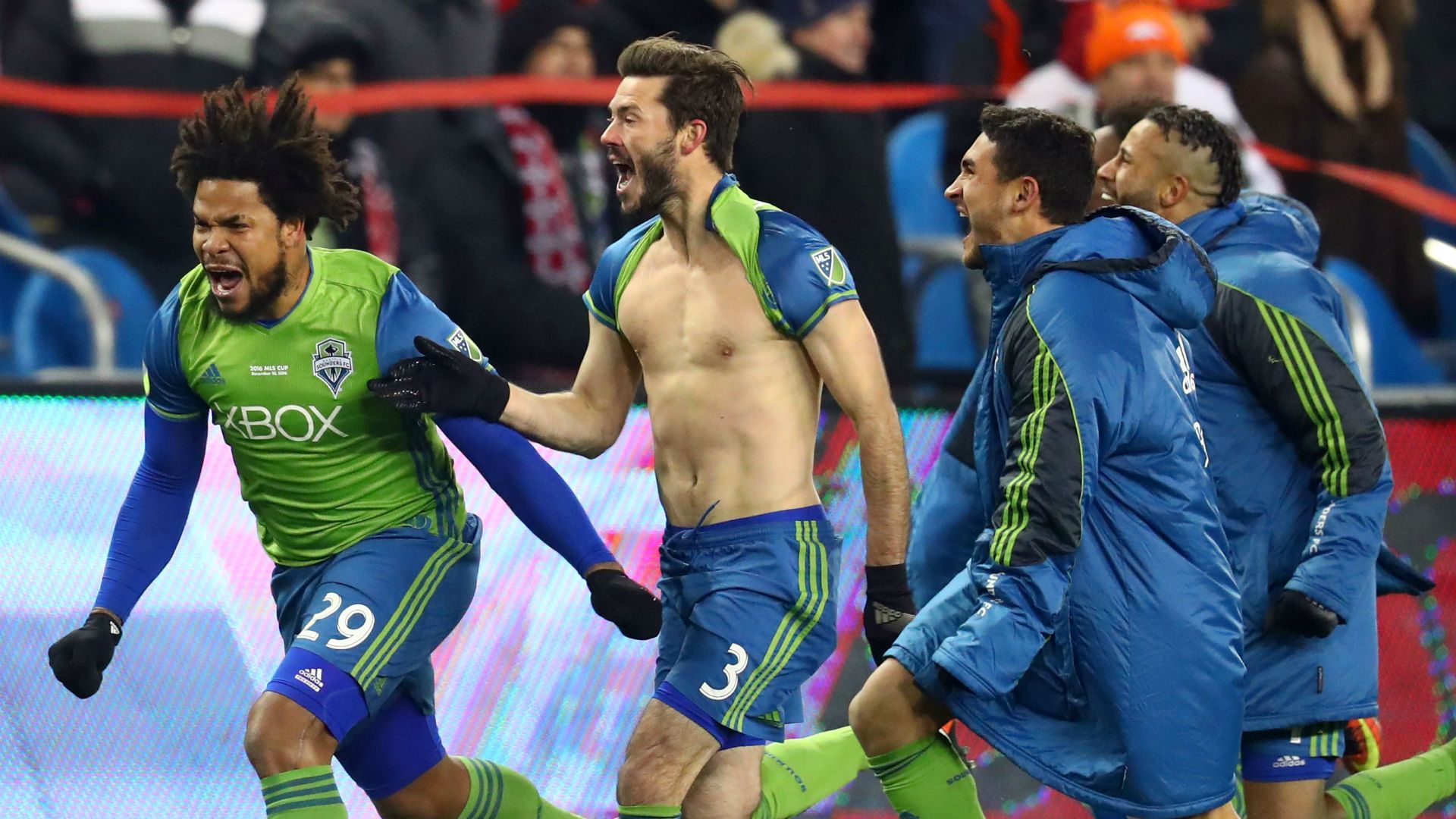 Roman Torres Brad Evans Seattle Sounders MLS Cup 121016
