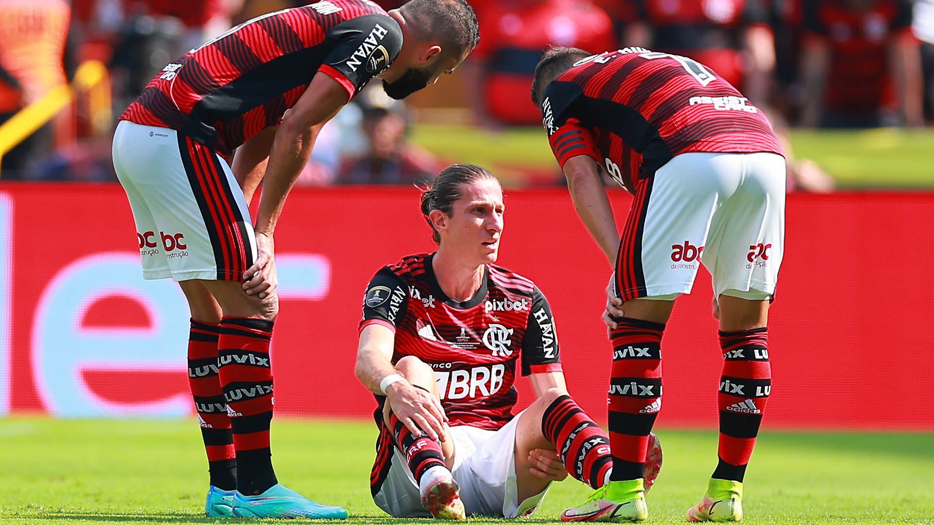 Filipe Luís lesionado, Flamengo x Athletico final Libertadores 29102022