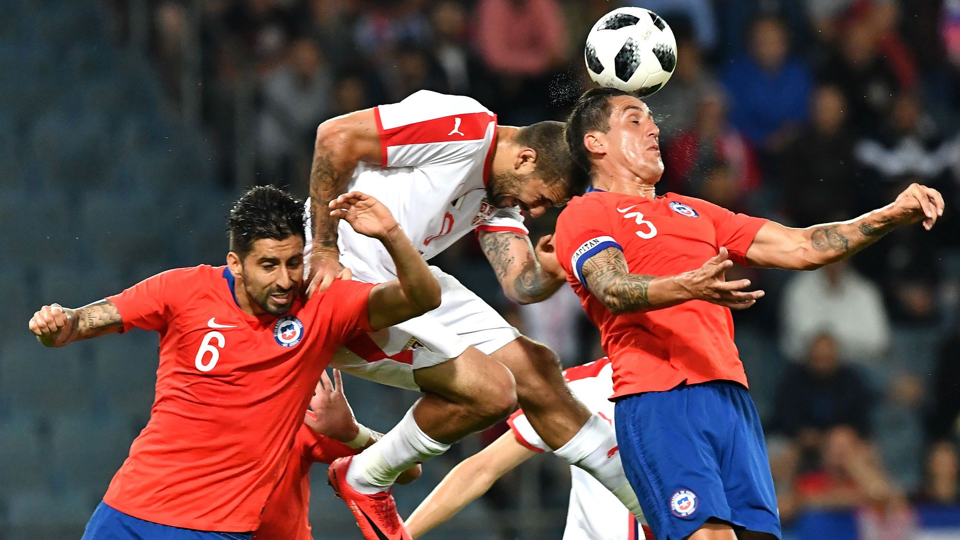 040618 Aleksandar Mitrovic Enzo Roco Guillermo Maripán Chile Serbia