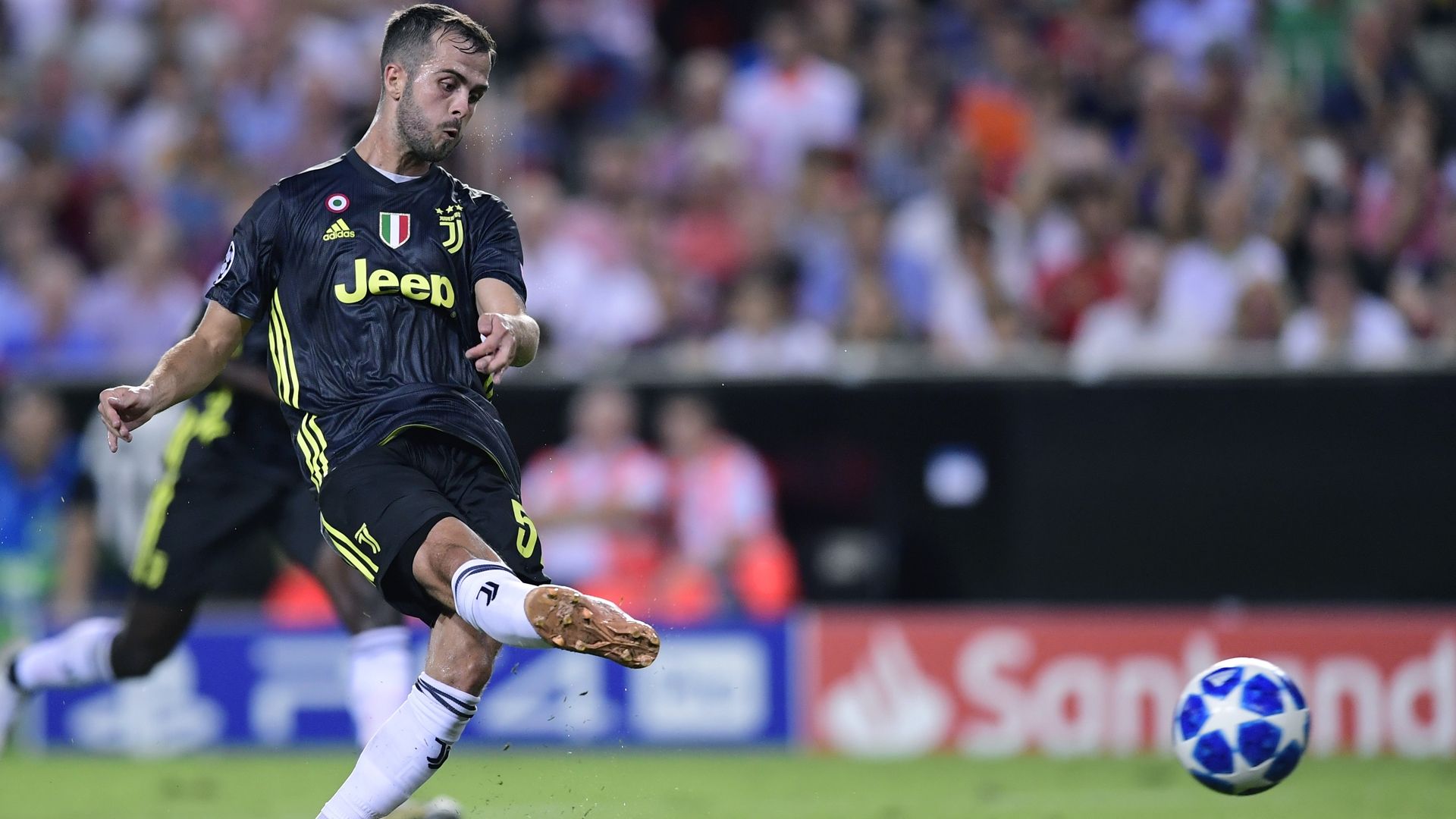 Miralem Pjanic Valencia Juventus Champions League