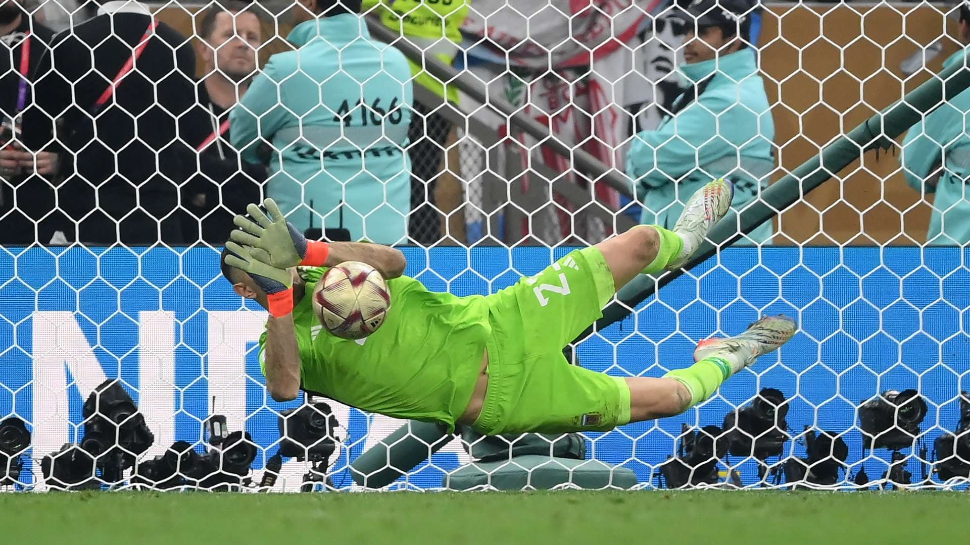 Emiliano Martinez penalty save World Cup 2022