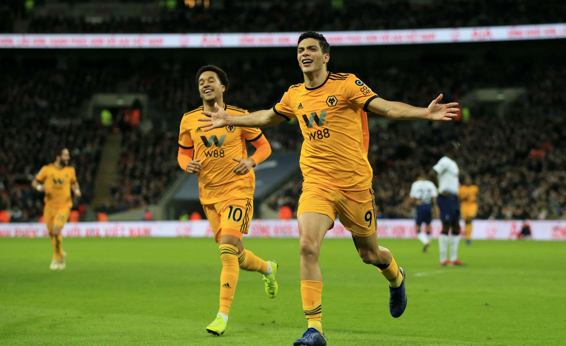 Raúl Jiménez Tottenham Wolves