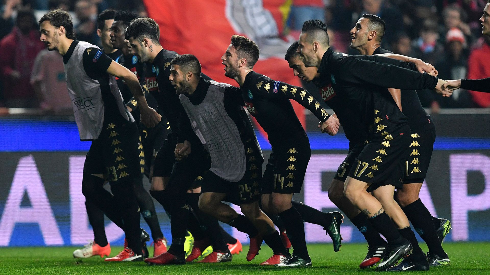 Napoli celebrating vs Benfica