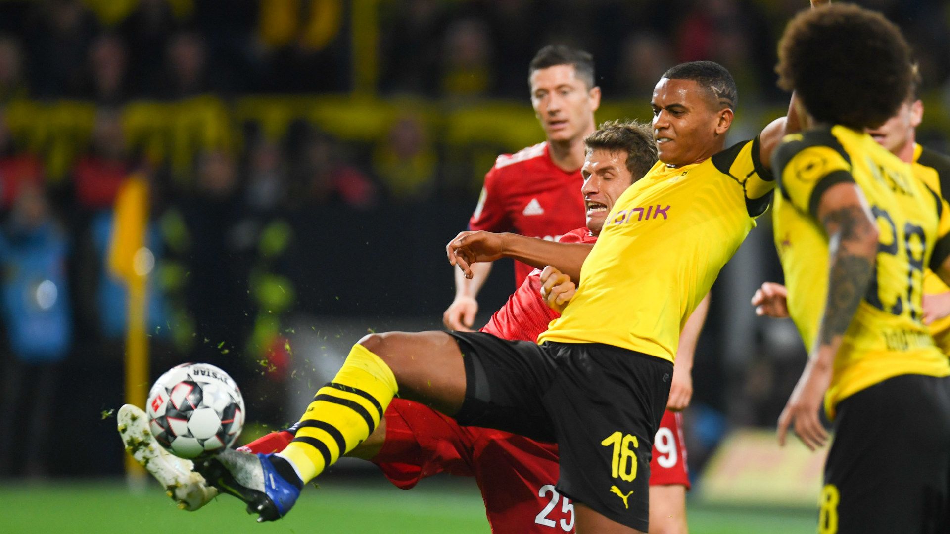 Manuel Akanji Dortmund Bayern 10112018