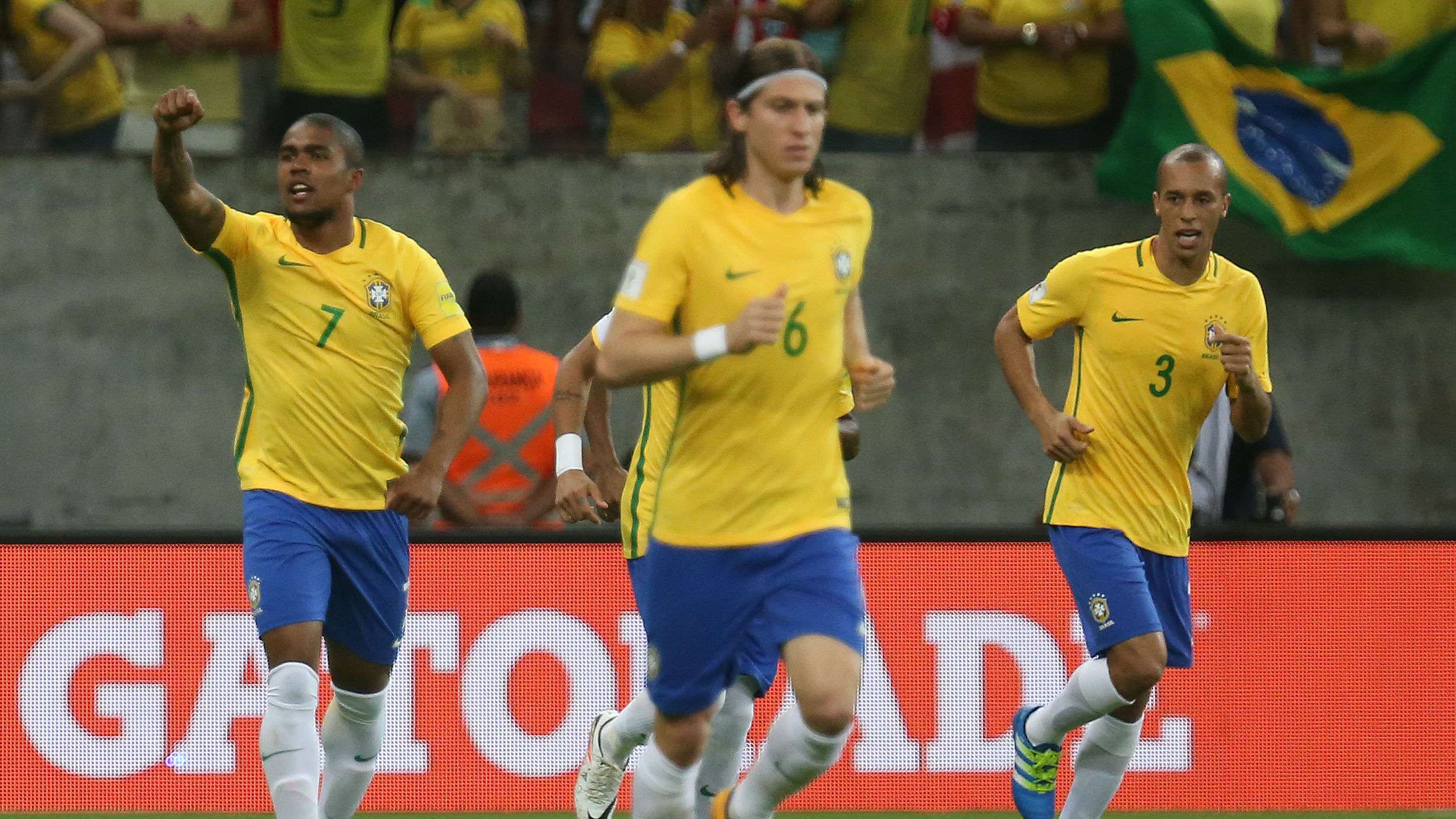 Douglas Costa Filipe Luis Miranda Brasil 25032016