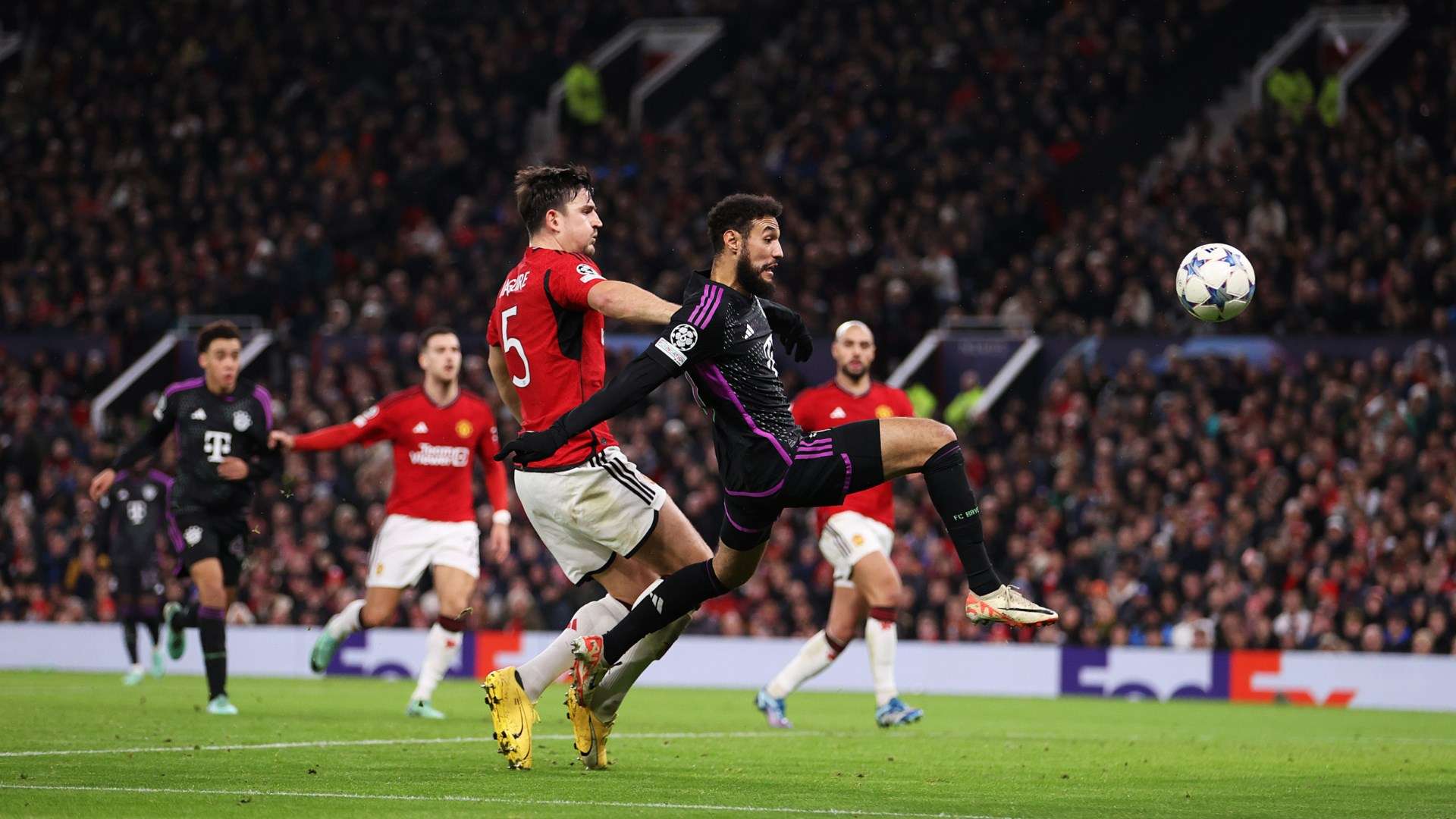 Noussair Mazraoui Bayern Champions League 12122023