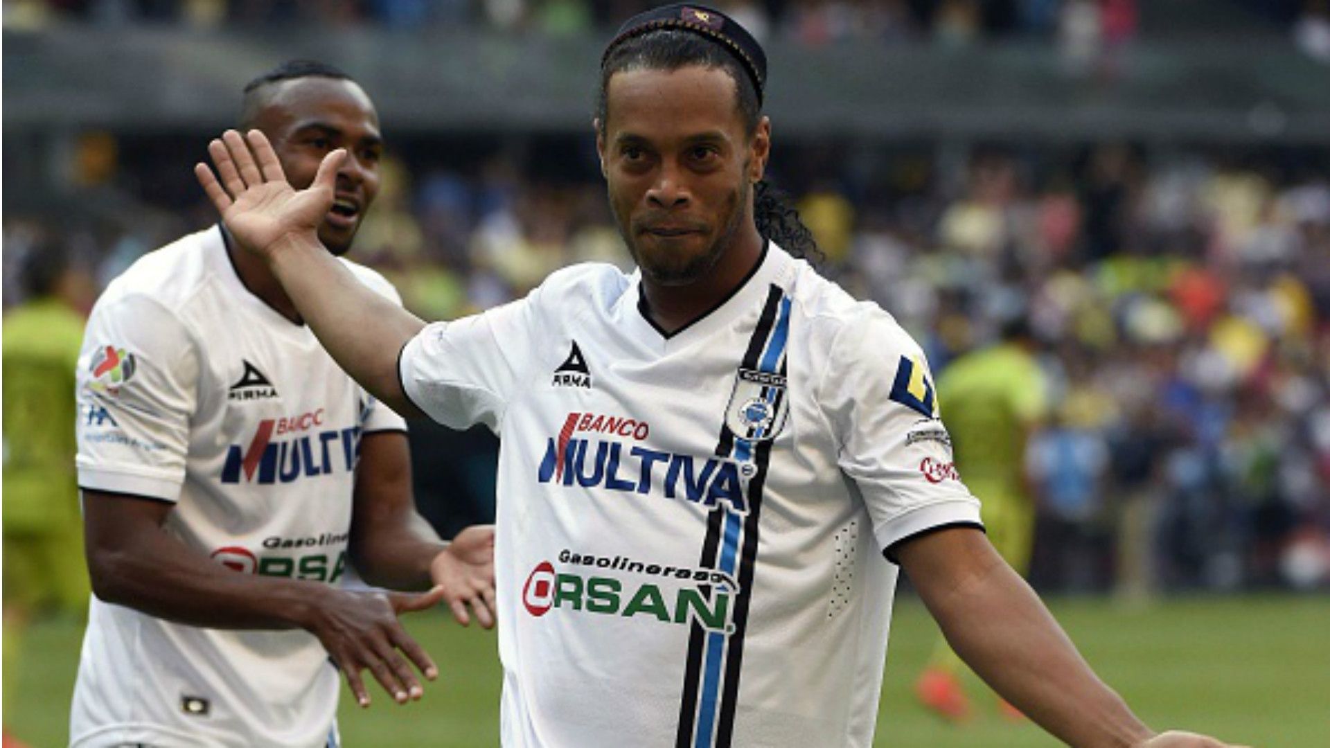 Ronaldinho 8 Figura J14 190415