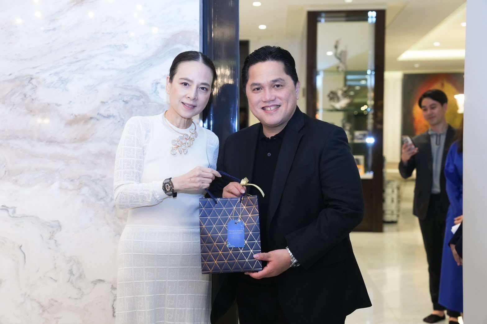 นวลพรรณ ล่ำซำ