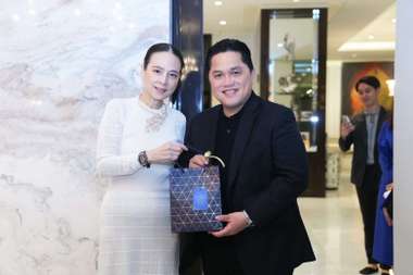 นวลพรรณ ล่ำซำ