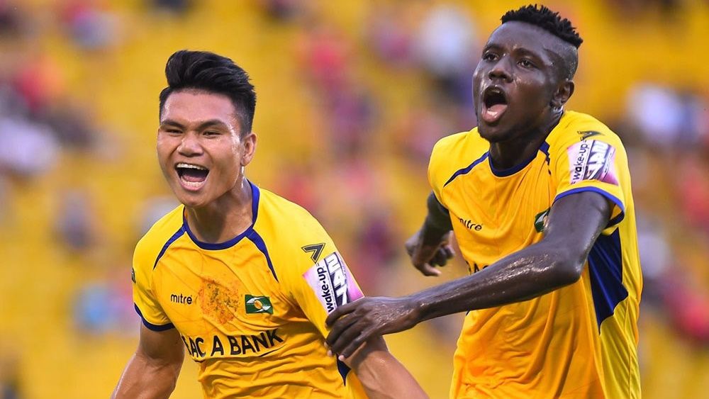 Pham Xuan Manh vs Michael Olaha Binh Duong vs Song Lam Nghe An - SLNA Round 23 V.League 2019