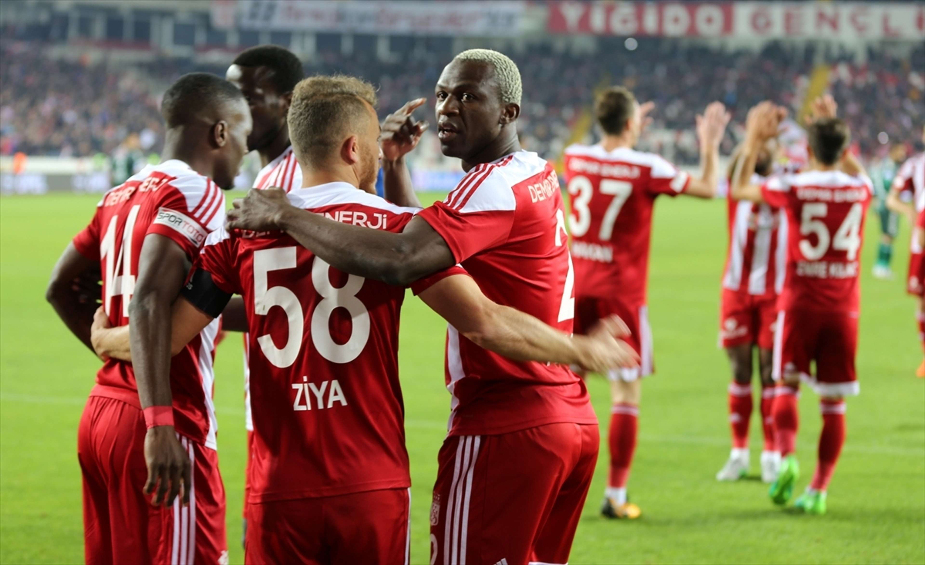 Arouna Kone Sivasspor goal celebration