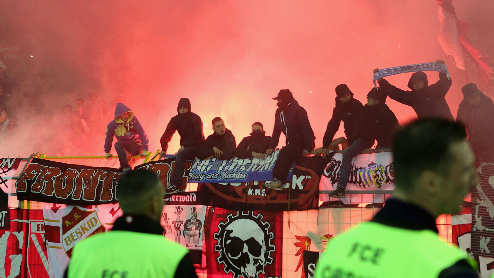 Energie Cottbus Fans Pyrotechnik 18092015