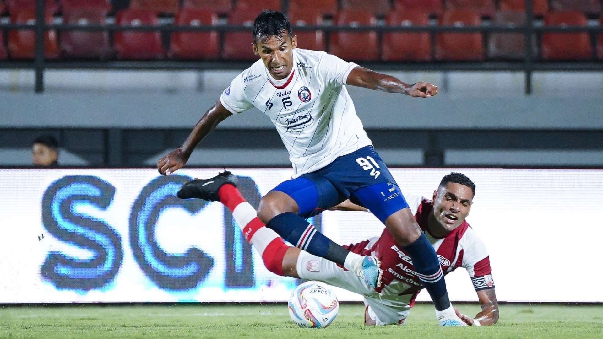 Arema FC vs Persis Solo 09122023