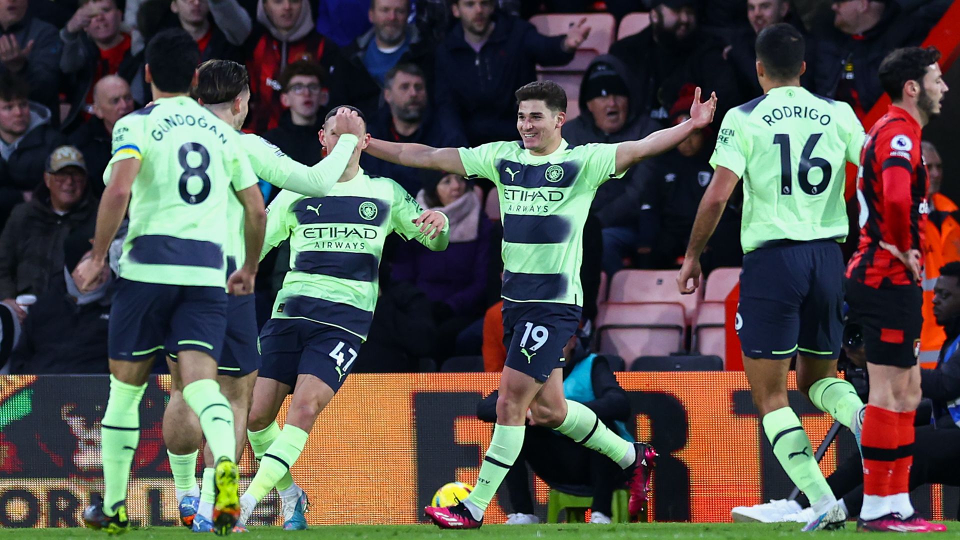 Julian Alvarez celebrate Manchester City Bournemouth 2022-23