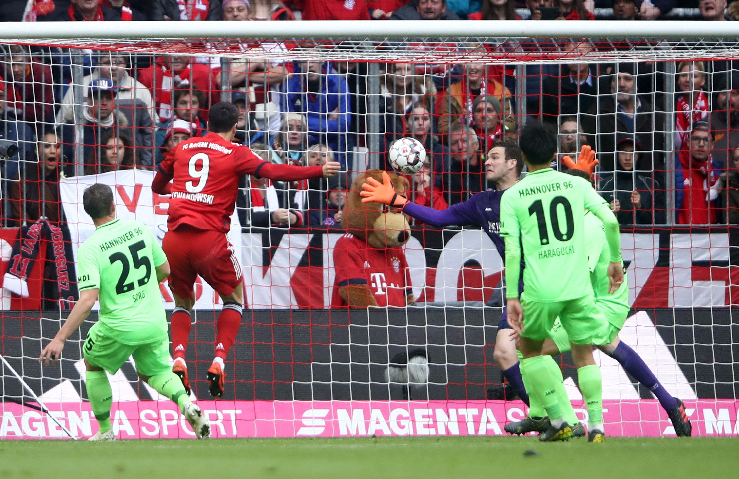 Lewandowski Bayern goal Hannover 0519