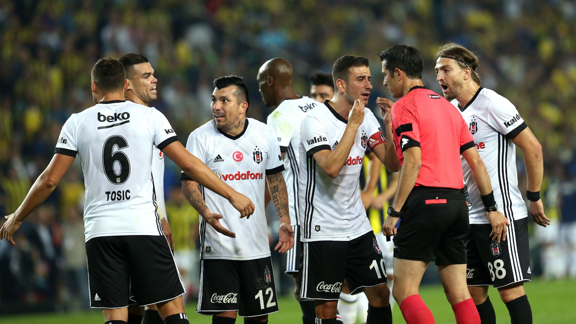 Oguzhan Ozyakup Ali Palabiyik Fenerbahce Besiktas