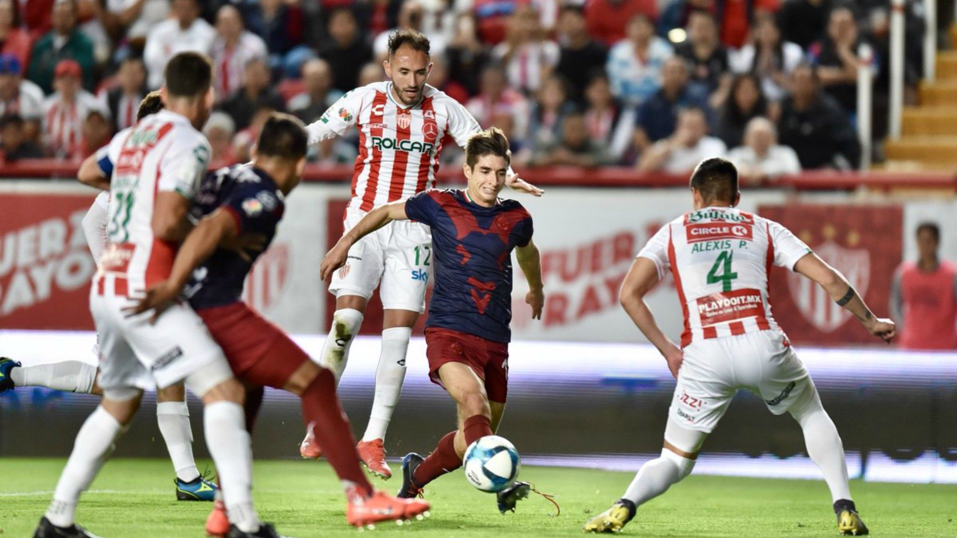 Necaxa Chivas Isaac Brizuela