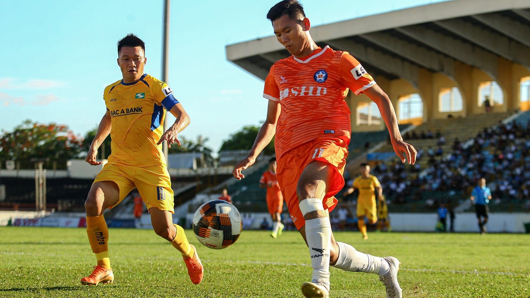 Tran Dinh Dong vs Phan Van Long | Song Lam Nghe An - SLNA vs SHB Da Nang | Round 3 | V.League 2020