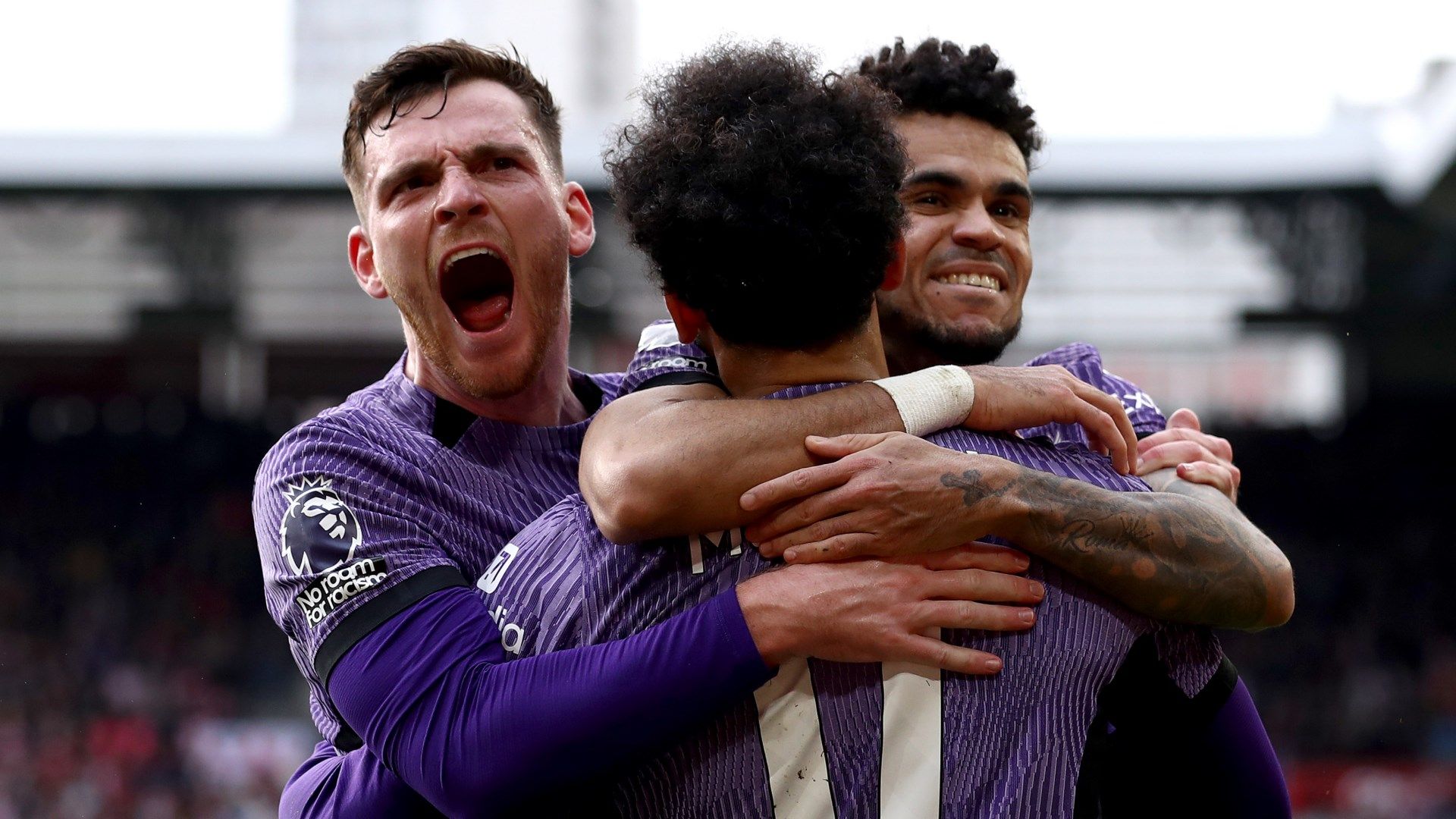 Liverpool celebrating Mohamed Salah goal for Liverpool vs Brentford