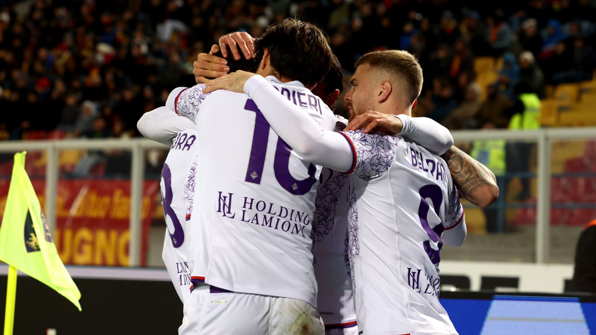 Fiorentina players celebrating Lecce Fiorentina Serie A