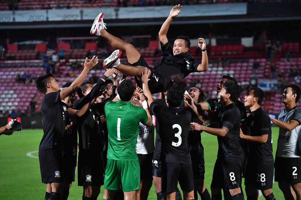 IN PICTURES : 100 นัด ดัสกร ทองเหลา