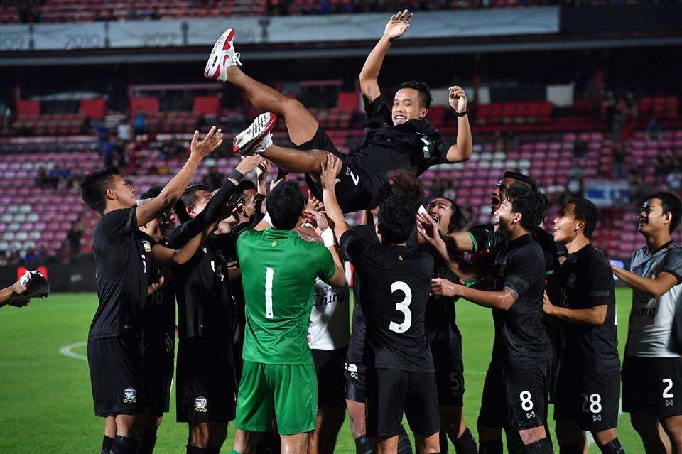 IN PICTURES : 100 นัด ดัสกร ทองเหลา