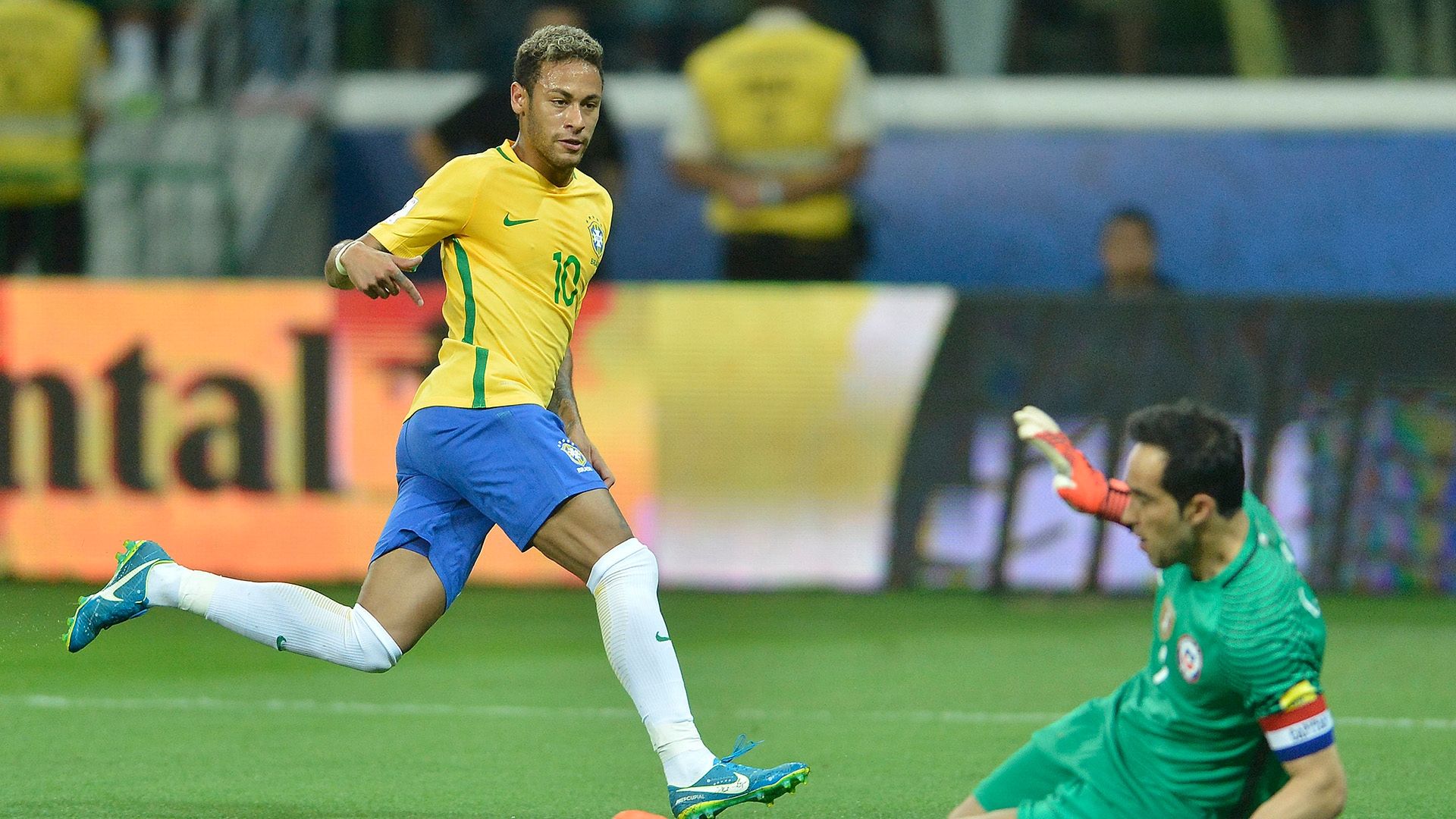 Neymar Claudio Bravo Brasil Chile WC Qualifiers 2018 10102017