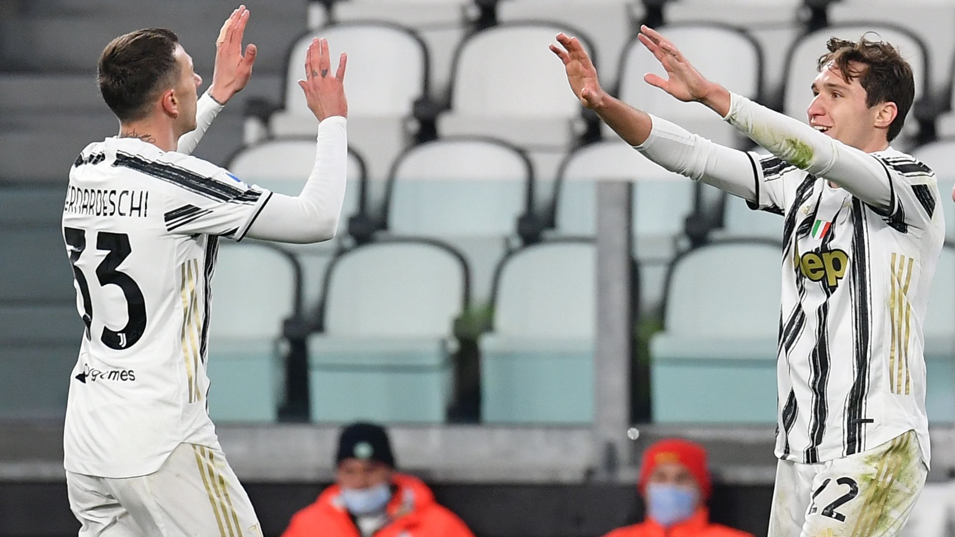 Bernardeschi Chiesa Juventus Spezia celebrating Serie A