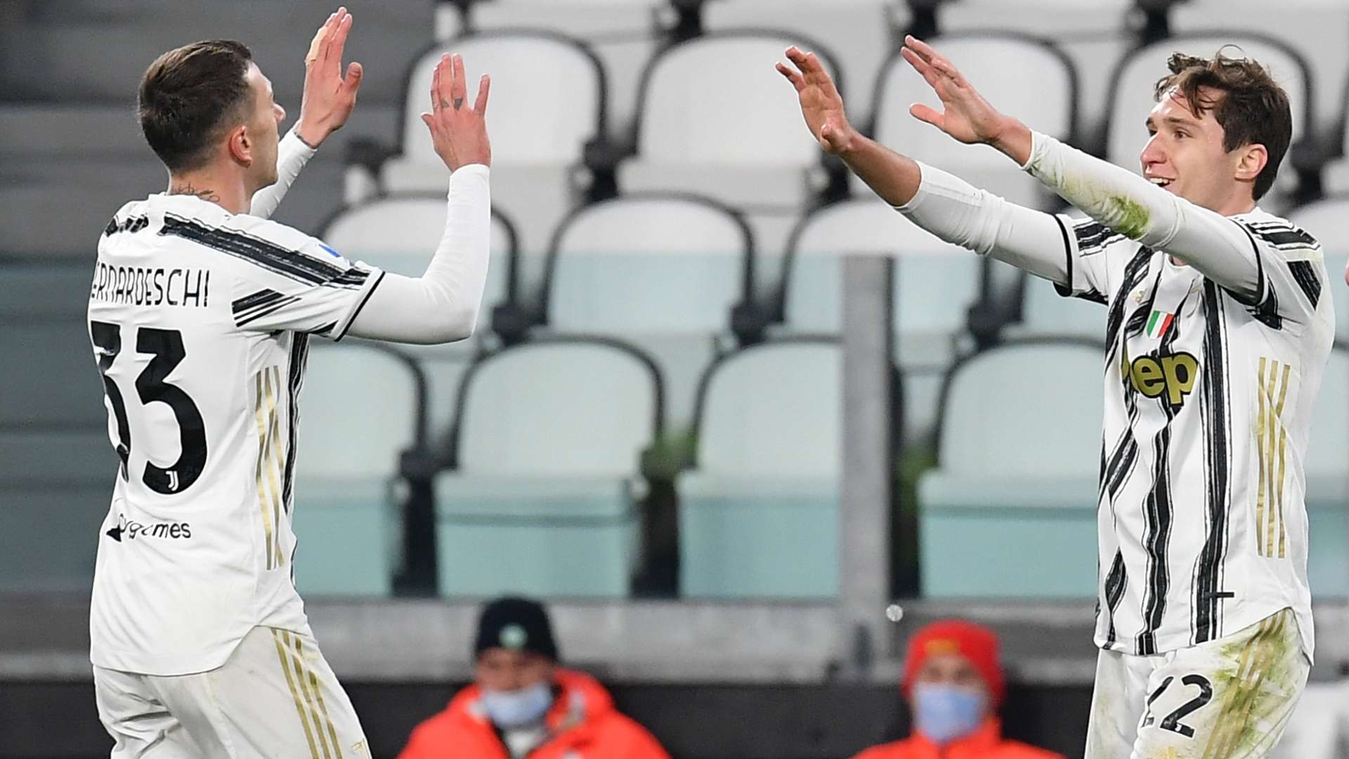 Bernardeschi Chiesa Juventus Spezia celebrating Serie A