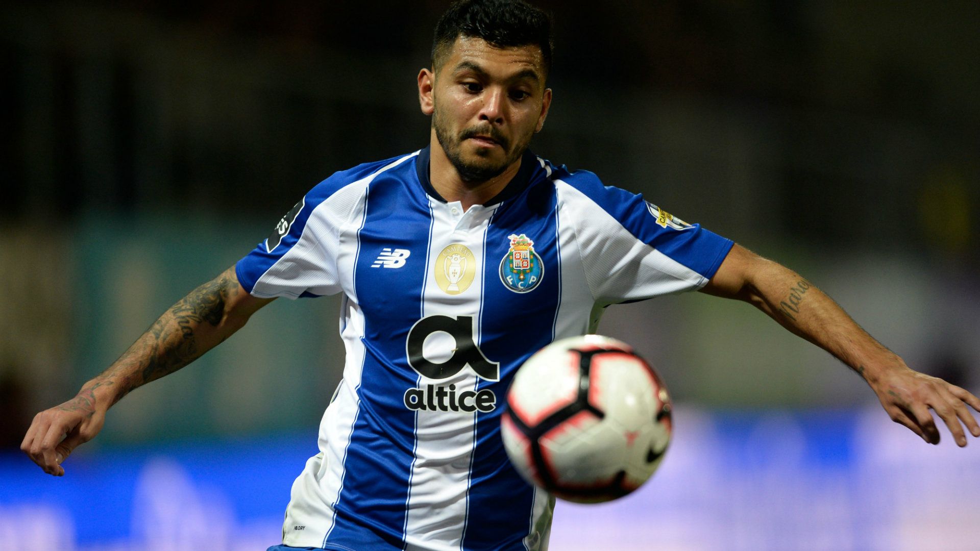 Tecatito Corona Porto 200319