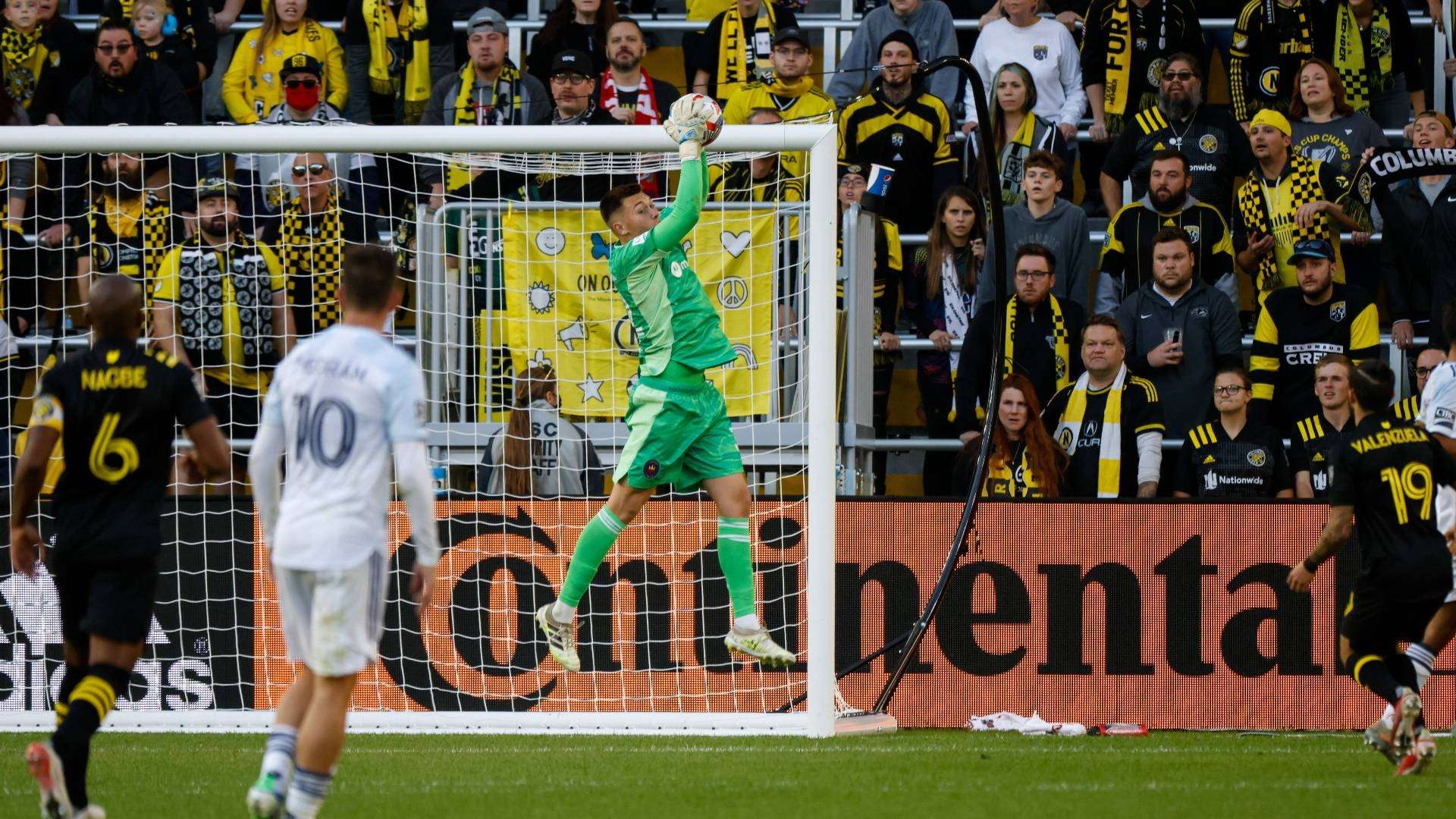 GER ONLY Gabriel Slonina Chicago Fire