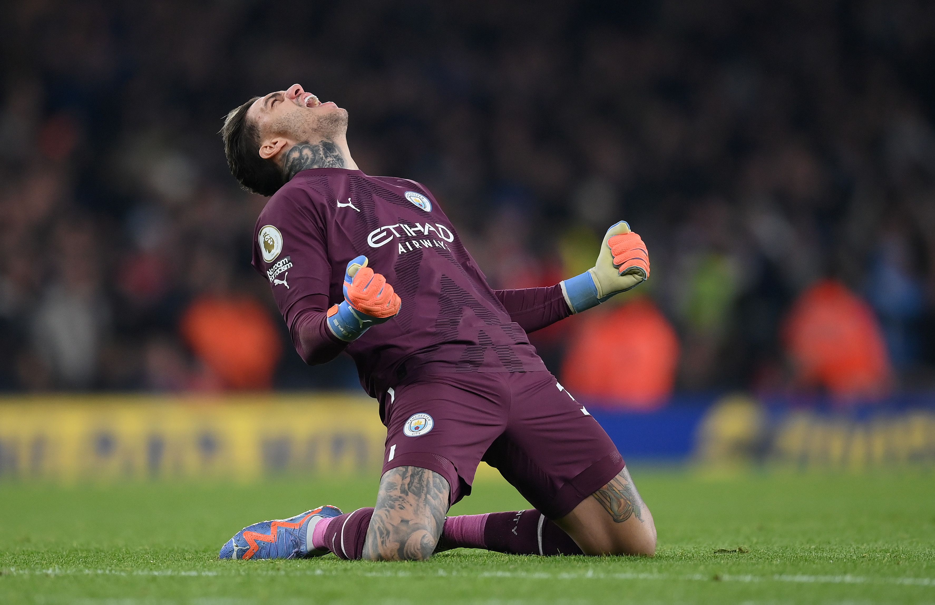Ederson celebrate Arsenal