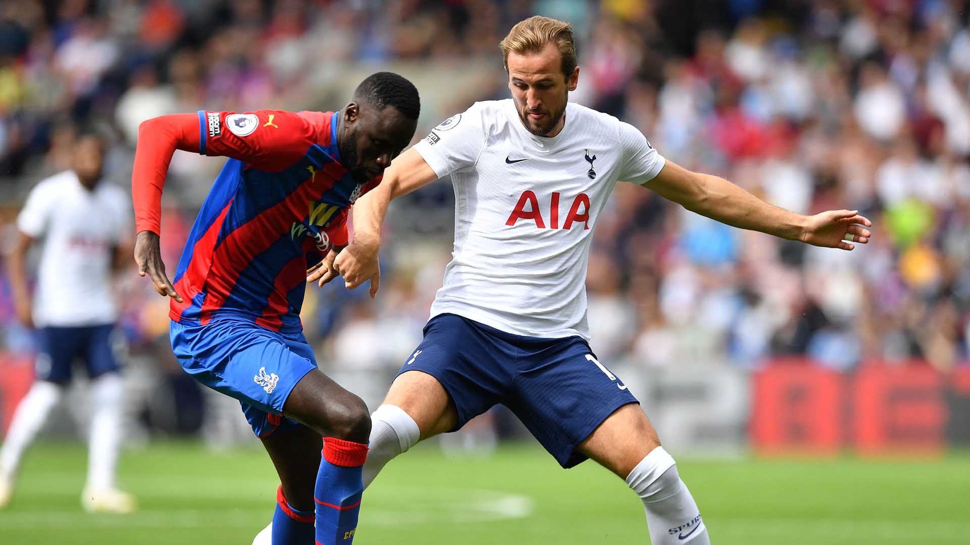 Cheikhou Kouyate Harry Kane Crystal Palace Tottenham 2021-22