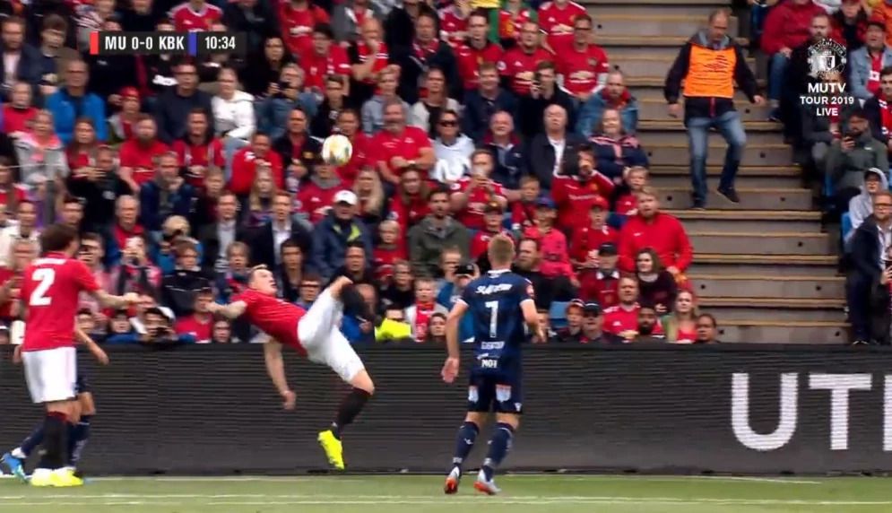 Phil Jones overhead kick Manchester United vs Kristiansund