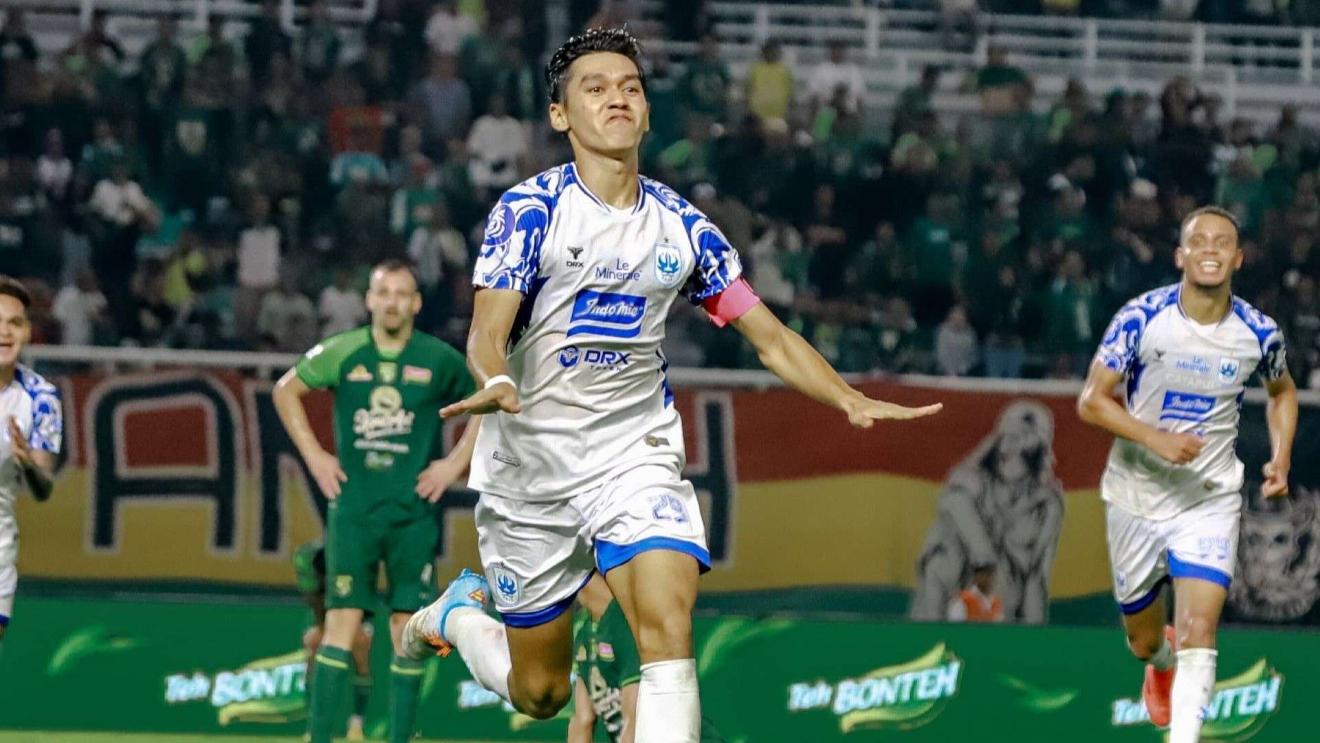 Persebaya Surabaya vs PSIS Semarang 12032025