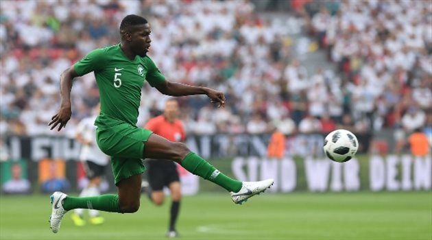 عمر هوساوي، قلب دفاع المنتخب السعودي، ويمتاز بطوله الذي يجعله يتفوق في الكرات العرضية