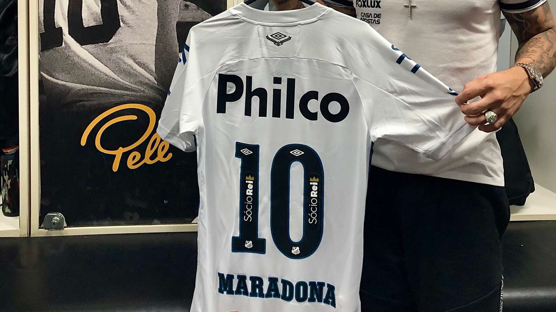 Camiseta Santos Maradona 28112020