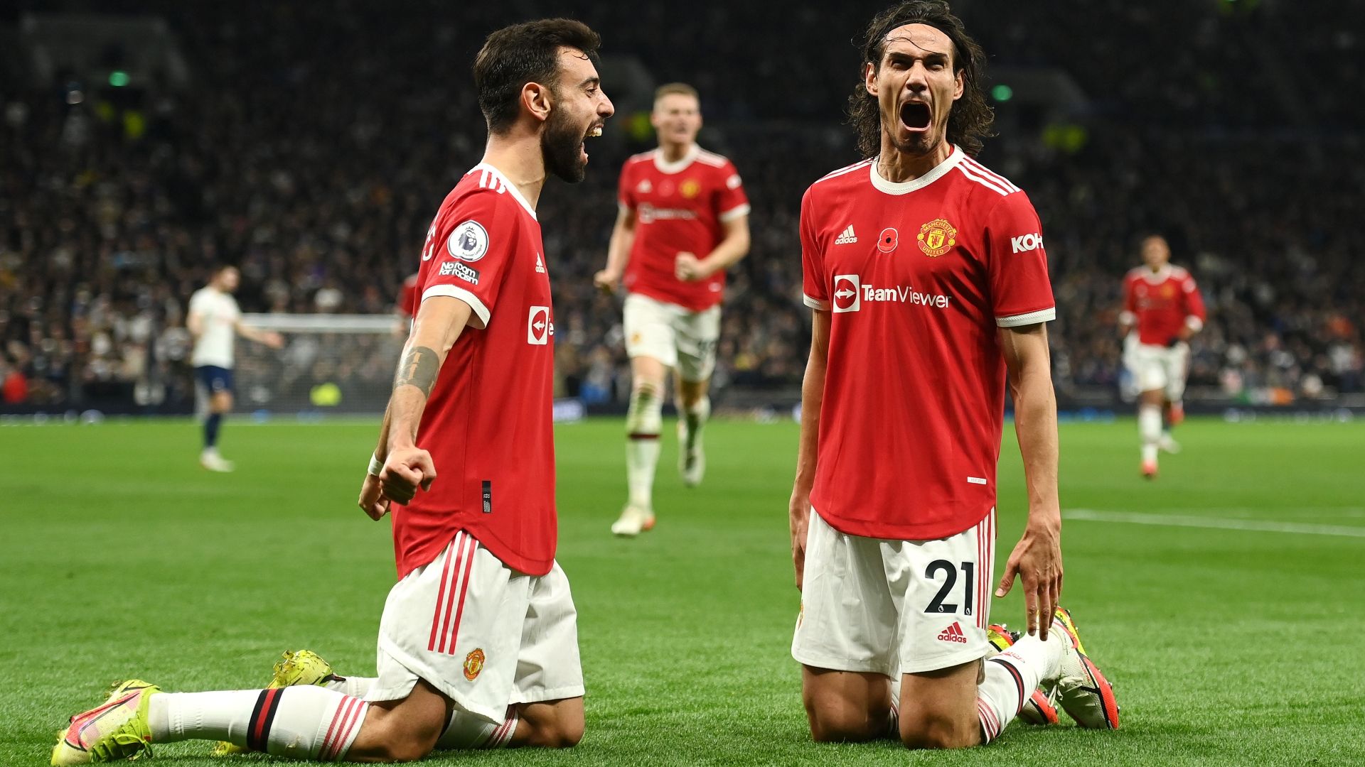 Edinson Cavani Bruno Fernandes Manchester United 2021-22