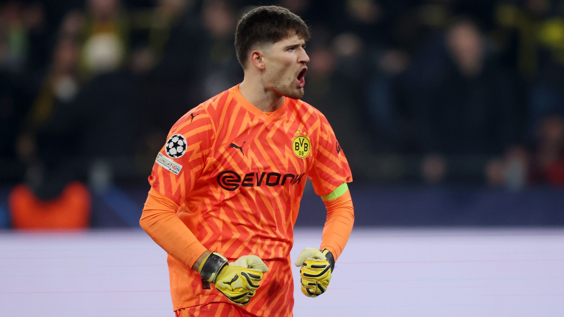 GREGOR KOBEL BORUSSIA DORTMUND