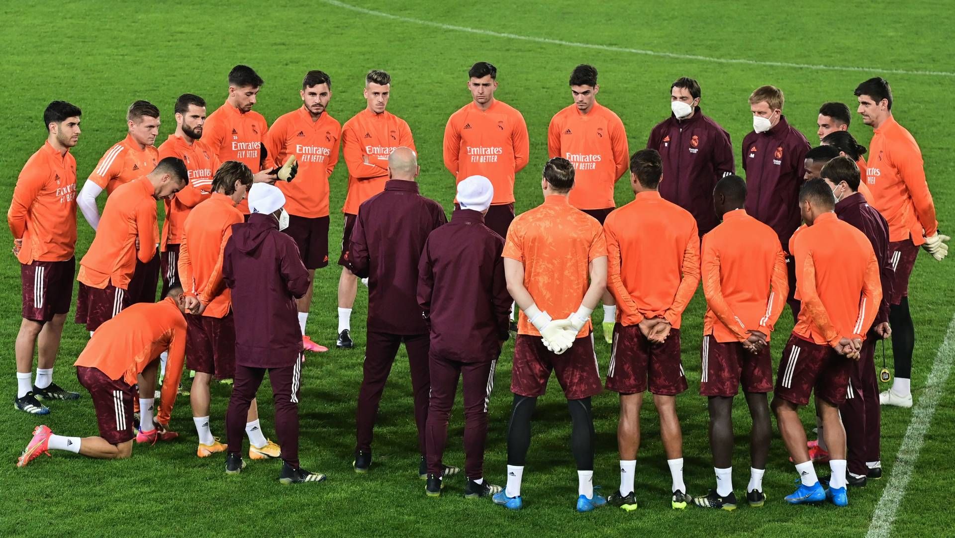 Real Madrid Zidane Grupo Plantilla Charla