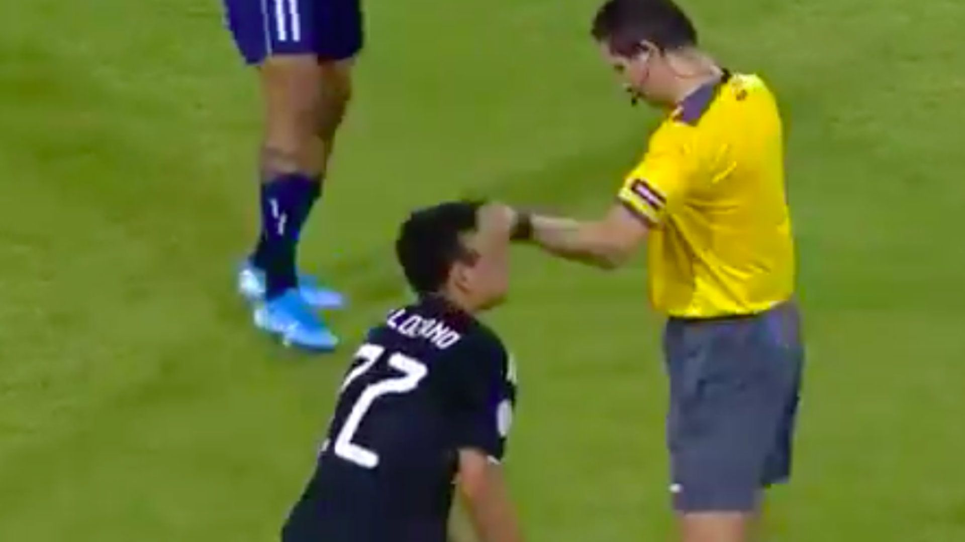 Cachetada al Chucky Lozano