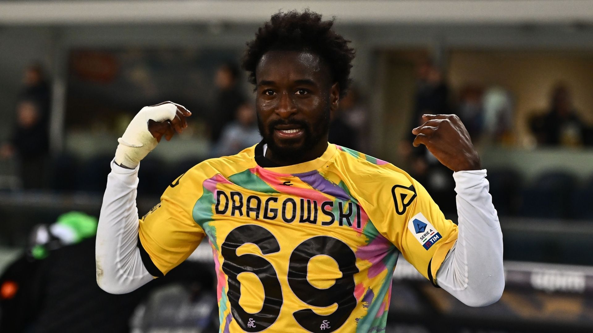 Mbala Nzola with Dragowski shirt Verona Spezia 13112022