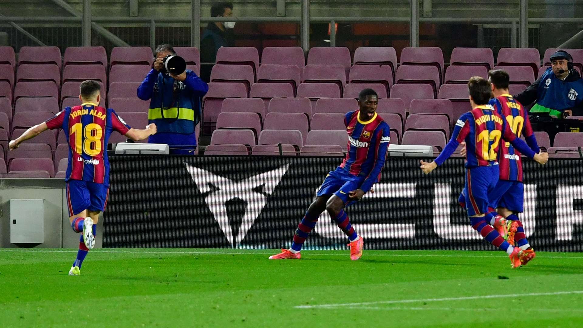 Dembele Barcelona Valladolid celebrating