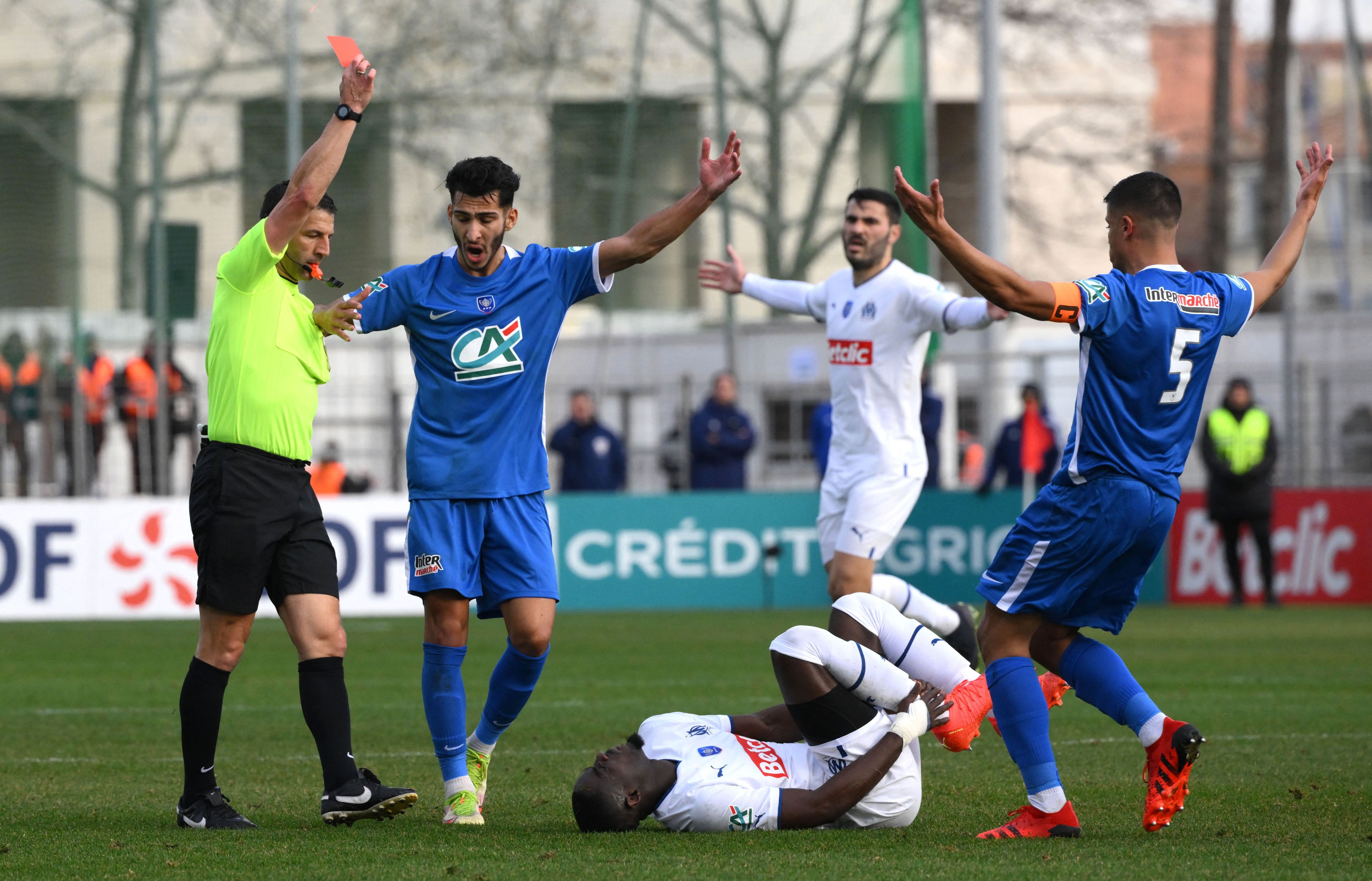 Eric Bailly red card Marseille Hyeres 2022-23