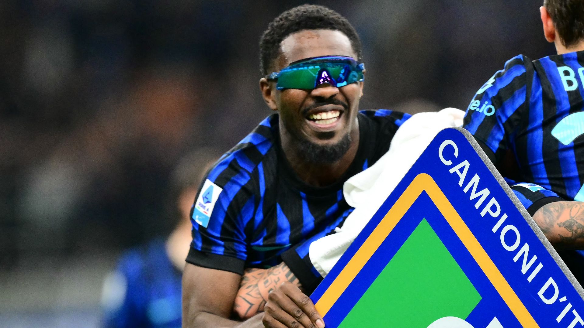 Thuram occhiali