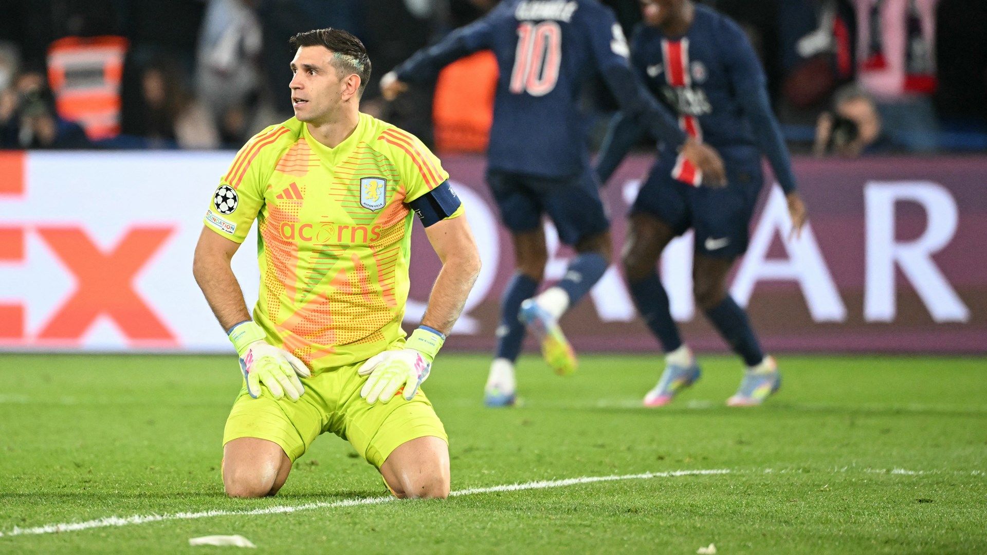 Emiliano Martinez PSG Aston Villa 2025