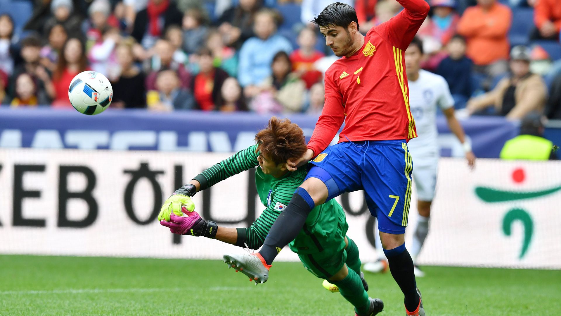 Alvaro Morata Kim Jin-Hyeon Spain South Korea