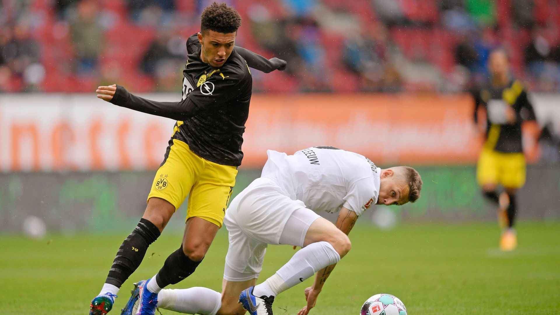 ONLY GERMANY Jeffrey Gouweleeuw Jadon Sancho FC Augsburg Borussia Dortmund Bundesliga 26092020